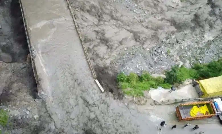 People of Himachal due to flood, IMD issued red alert
