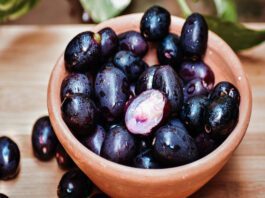 Jamun Side Effects: Consumption of Jamun in excess can be harmful for health.