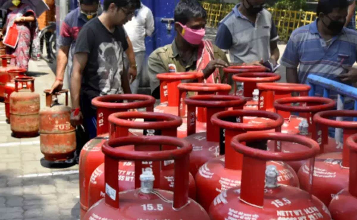 Commercial LPG cylinder price increased by Rs 7