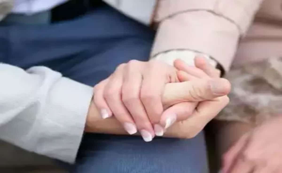 Follow these essential tips for a happy live in relationship