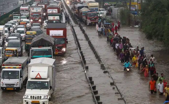 Metro industry affected due to heavy jams on Delhi