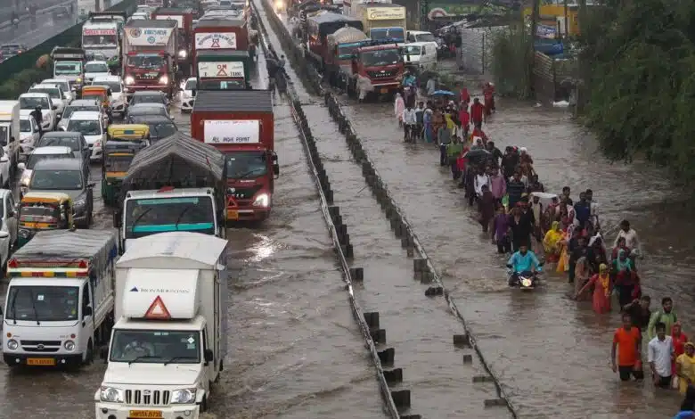 Metro industry affected due to heavy jams on Delhi