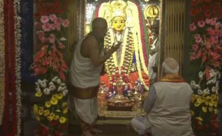 Telangana में पीएम मोदी, वारंगल के भद्रकाली मंदिर में विशेष पूजा-अर्चना की