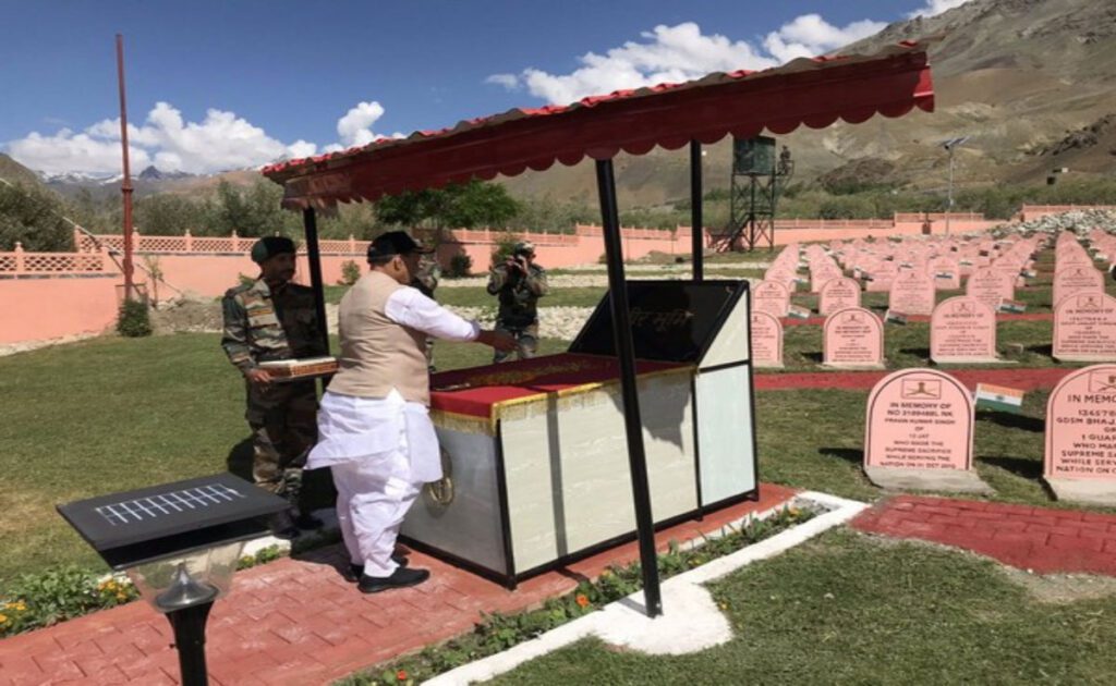 
Rajnath Singh pays tribute to Kargil War heroes at Drass War Memorial