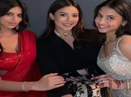 Suhana Khan looked very beautiful in red saree and bindi