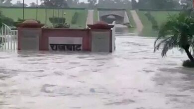 Raj Ghat drowned in delhi flood, crack near SC