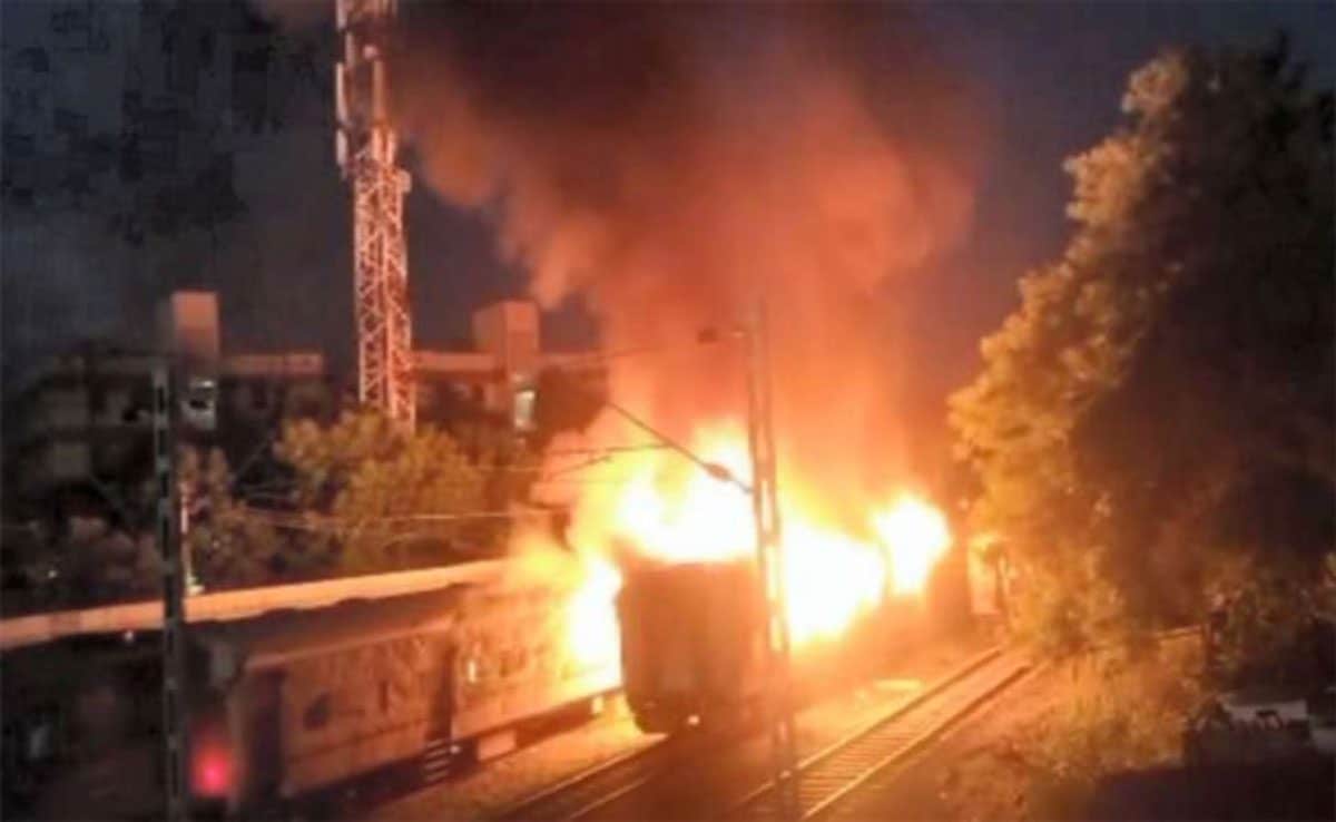 Tamil Nadu: 10 killed, 20 injured in train fire at Madurai station