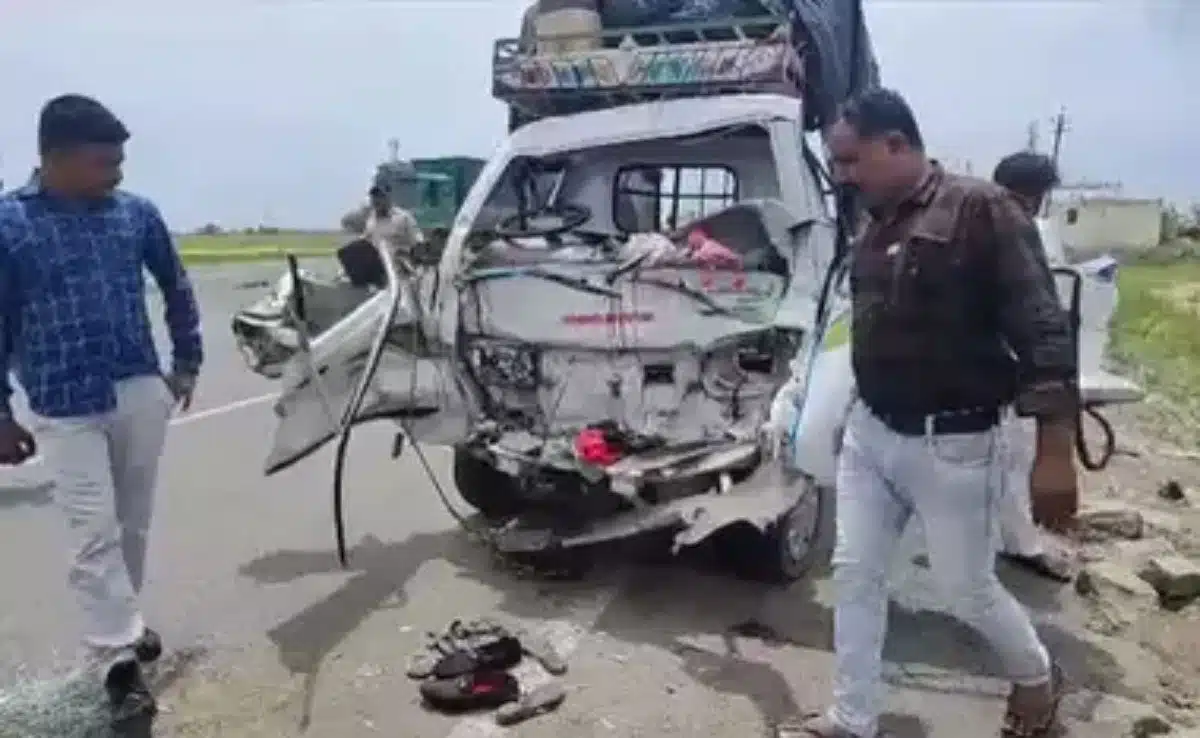 Gujarat: 10 people died in a truck accident on the Bavla-Bagodra highway in Ahmedabad