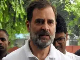Delhi: Rahul Gandhi visits Azadpur mandi amid rising prices of vegetables