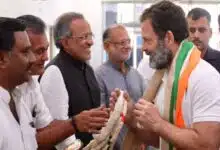 Congress MPs warmly welcome Rahul Gandhi on reaching Parliament