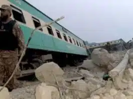 15 killed, 40 injured in Pakistan train derailment