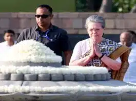 Sonia Gandhi and Congress leaders pay tribute to Rajiv Gandhi on his birth anniversary