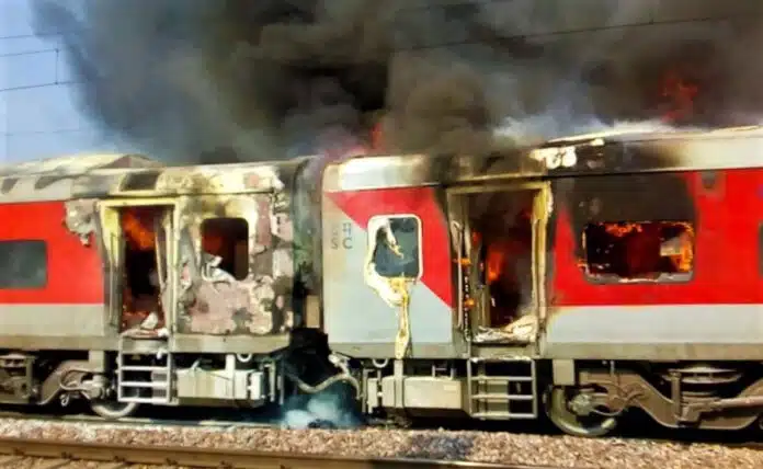 Tamil Nadu: 10 killed, 20 injured in train fire at Madurai station