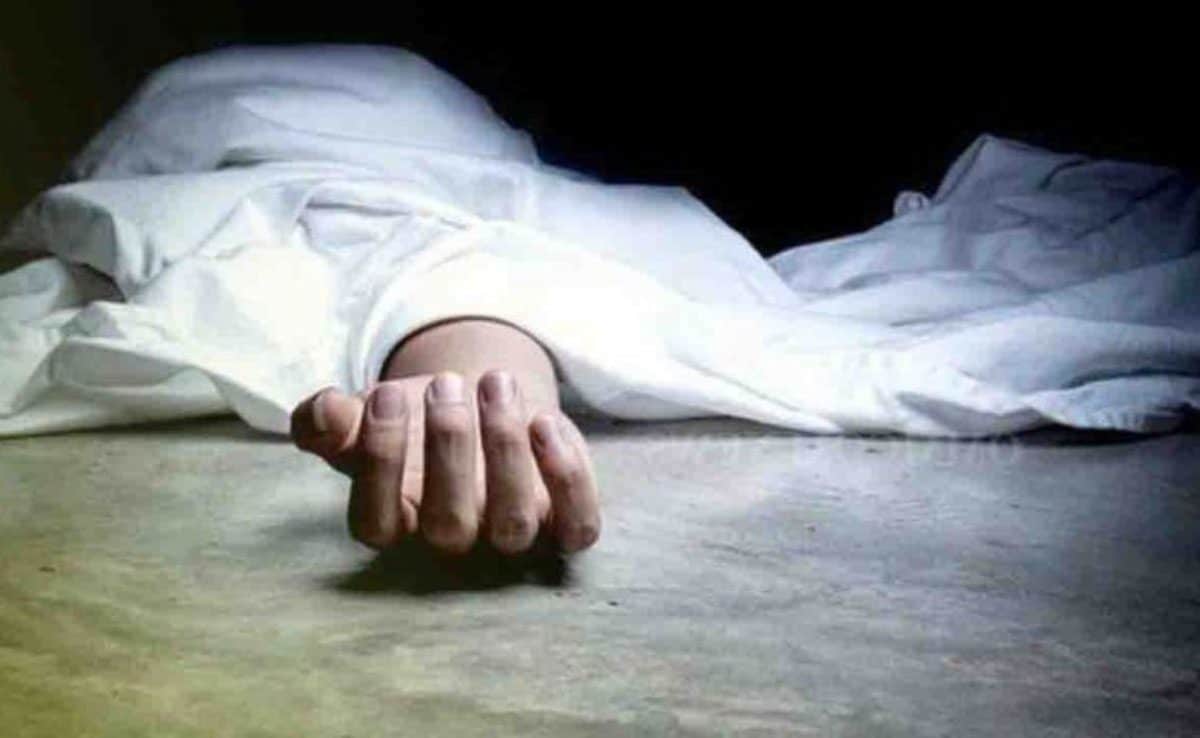 4 people died after truck fell into ditch on Jammu Srinagar National Highway Jammu: 4 people died after truck fell into a ditch on Jammu-Srinagar National Highway.