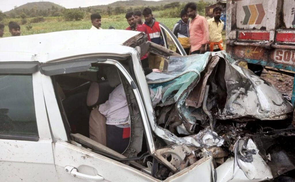 Karnataka: Speeding car rammed into parked lorry in Chitradurga, 4 killed, 3 injured