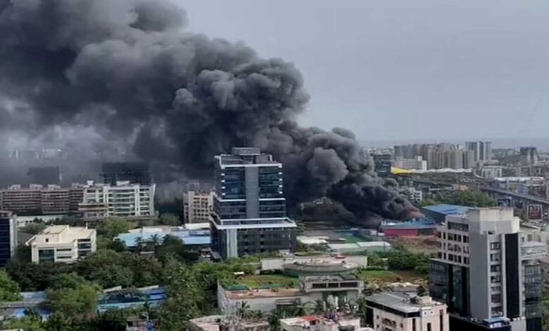 Mumbai: A massive fire broke out in Heera Panna Mall in Jogeshwari area.