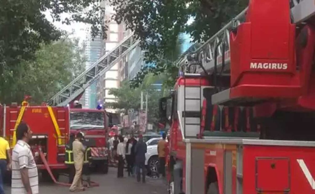 Mumbai: A massive fire broke out in Heera Panna Mall in Jogeshwari area.