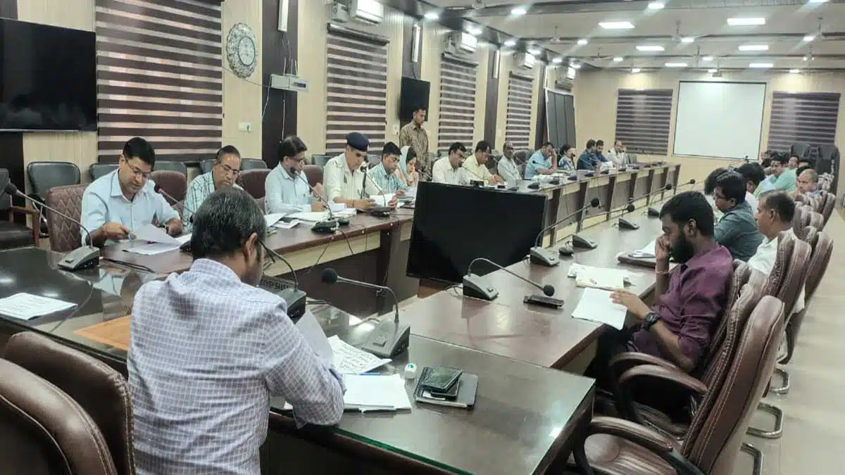 Road safety committee meeting organized in Sambhal UP