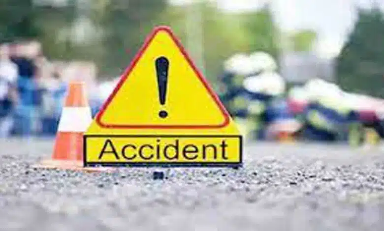 Twin sisters die, parents injured in Pune road accident