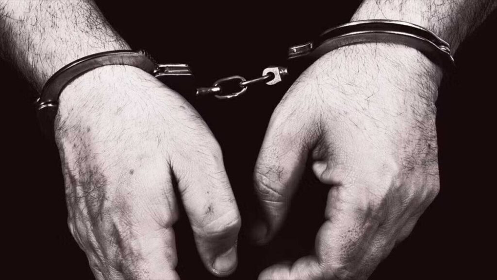 Delhi Man defrauded 7 people of ₹14 lakh arrested
