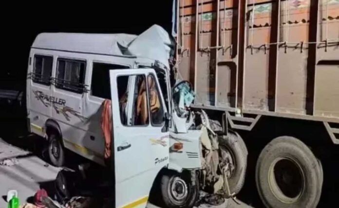 Maharashtra: 12 people died after mini bus collided with container on Samruddhi Expressway