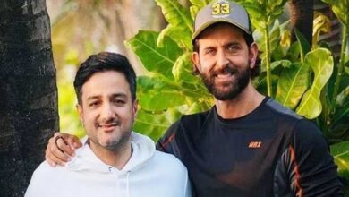 Hrithik Roshan shares new picture with Siddharth Anand from the sets of Fighter
