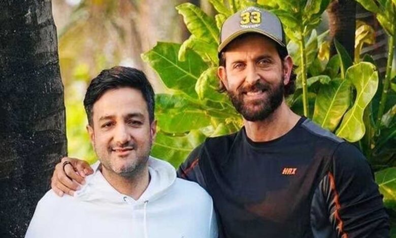 Hrithik Roshan shares new picture with Siddharth Anand from the sets of Fighter