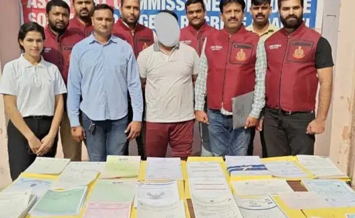 Mega racket of fake degree busted in Delhi