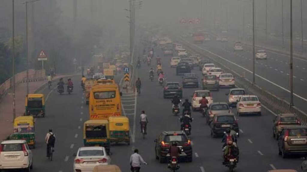 Delhi shrouded in toxic smog, air quality severe