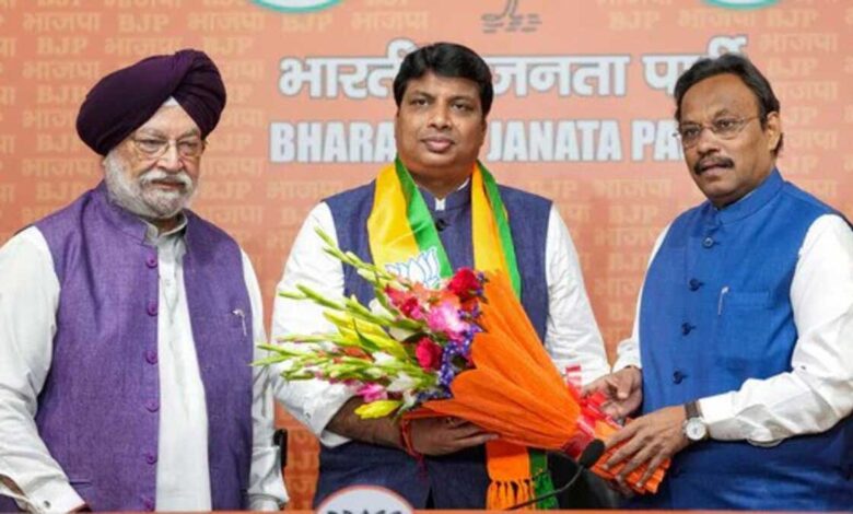 Former Congress spokesperson Rohan Gupta joins BJP