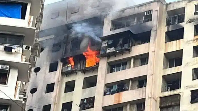 Four injured in fire in Mumbai hospital