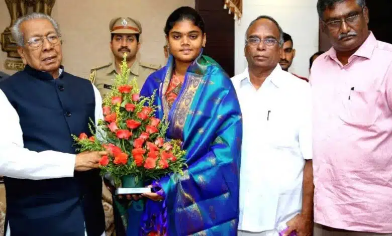 andhra pradesh governor congrats jyoti surekha for archery