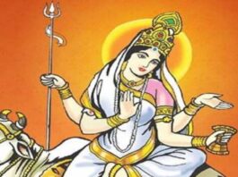 Which goddess is worshiped on the eighth day of Navratri?