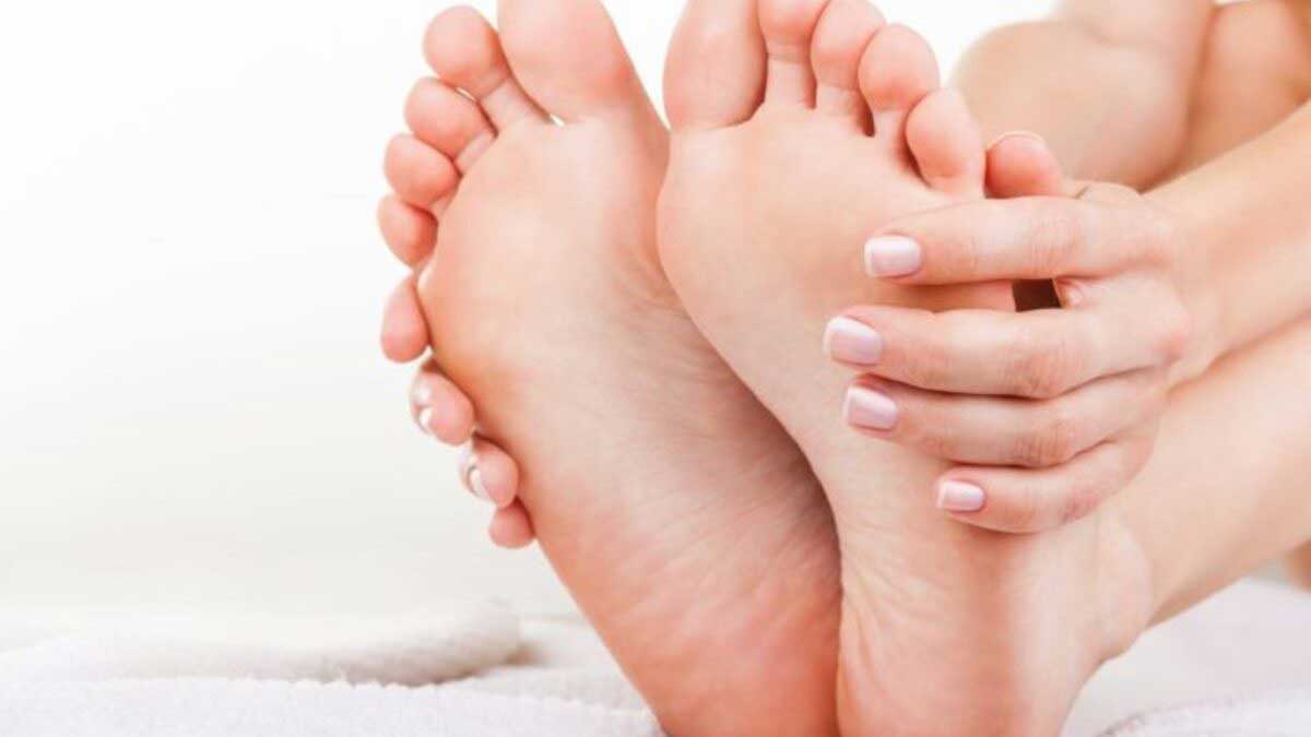 10 simple remedies at home to get soft feet
