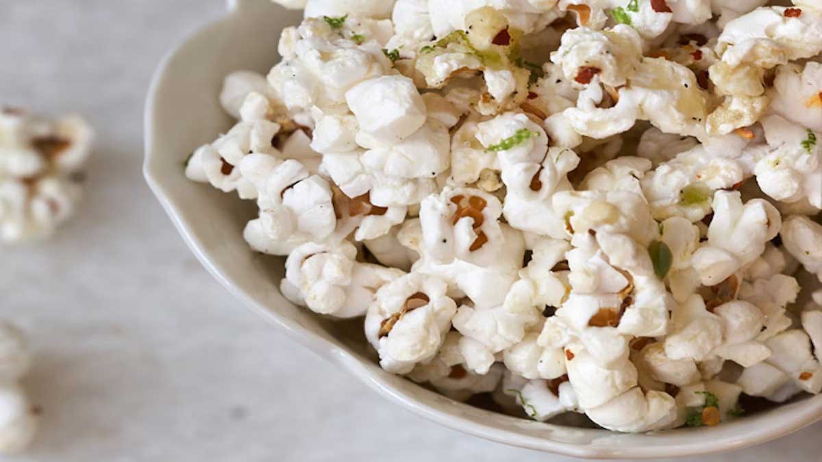 4 Easy Ways to Reheat Popcorn