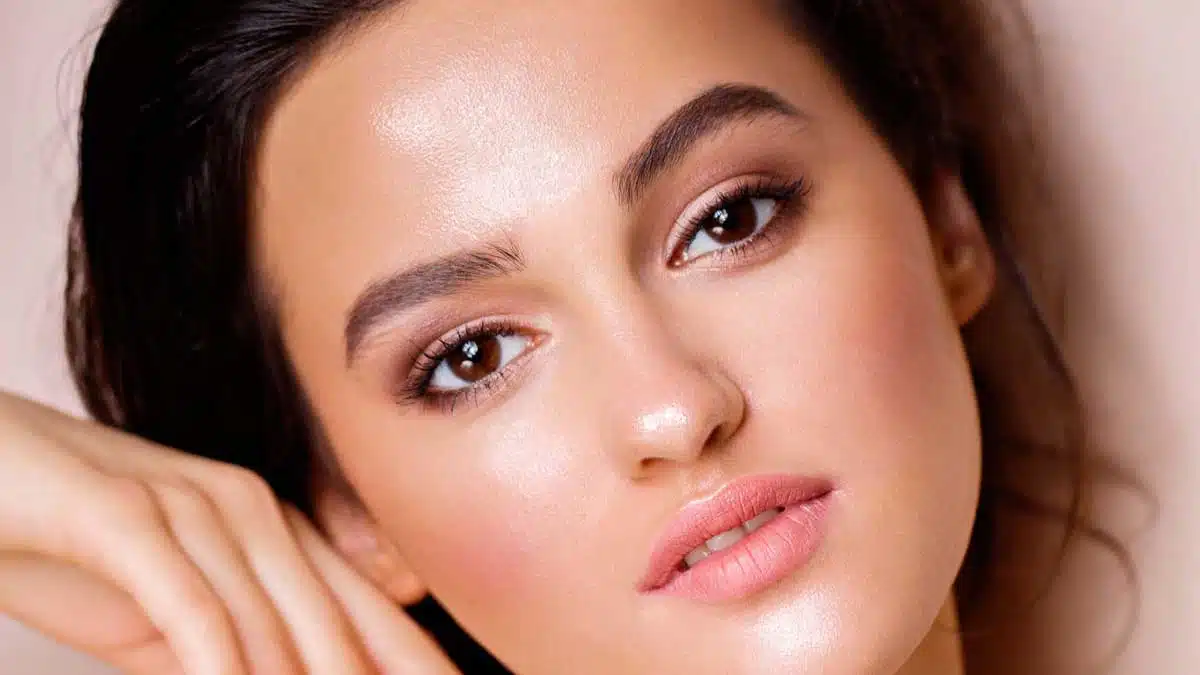 7 Healthy Foods to Treat Oily Skin