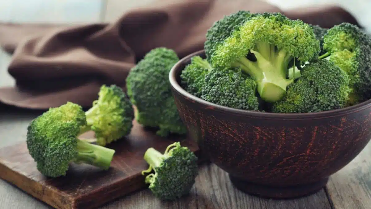 7 Healthy Foods to Treat Oily Skin