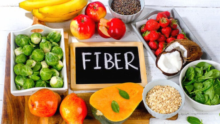 7 High Fiber Fruits जो आपके वजन घटाने के लक्ष्य को हासिल करने में मदद करें