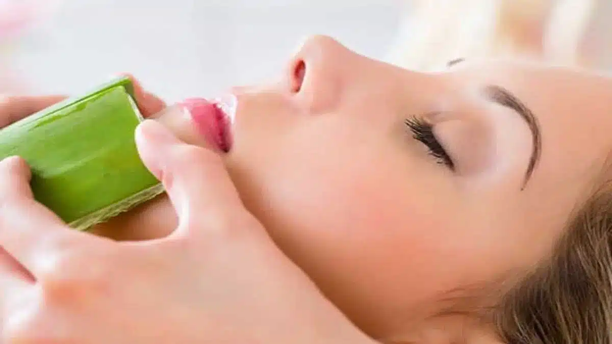 Amazing benefits of applying aloe vera on the face