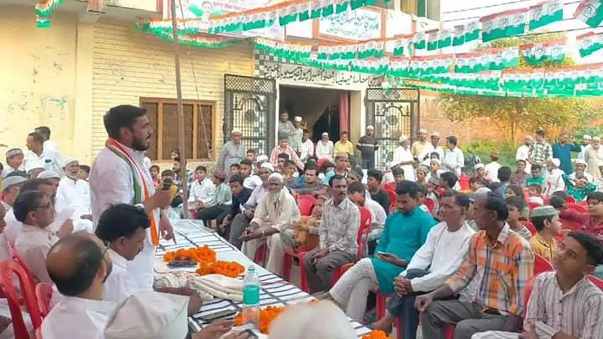 Amit Kumar Uthwal and Shiv Kishore Gautam of Congress Committee from Sambhal reached Rae Bareli