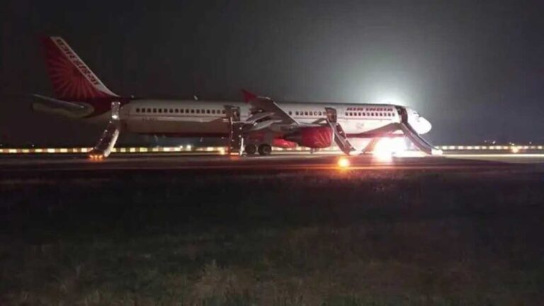 Bengaluru: Air India Express विमान के इंजन में लगी आग, विमान की कराई गई आपात लैंडिंग