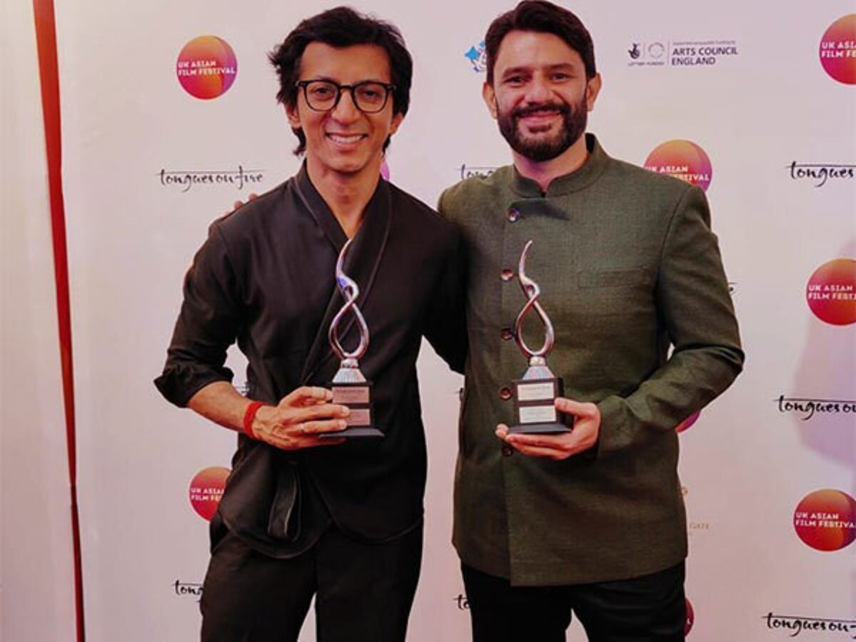 Best actors of 'Lord Curzon Ki Haveli' received awards