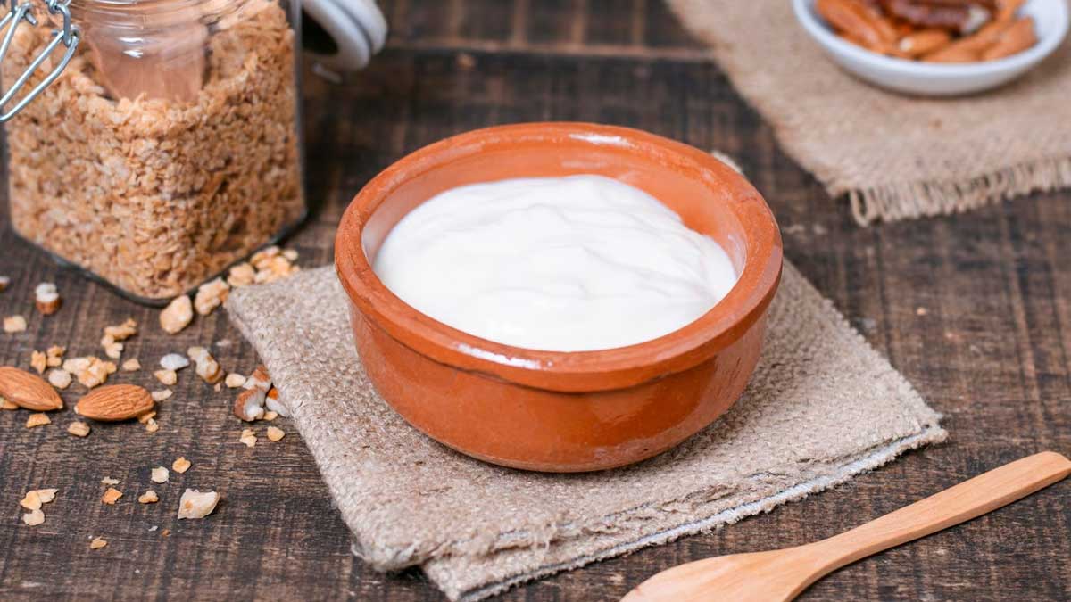 Does eating curd cause pain in knees