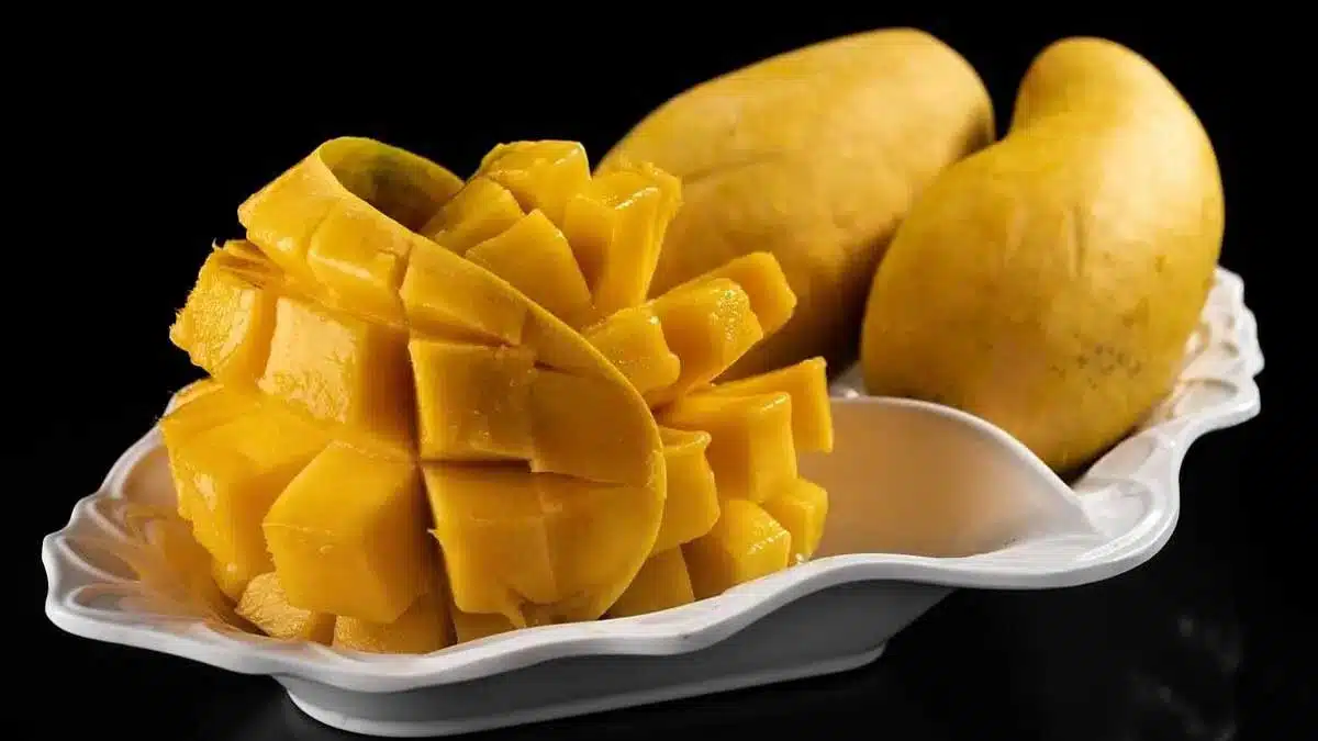 Does eating mango lead to weight gain