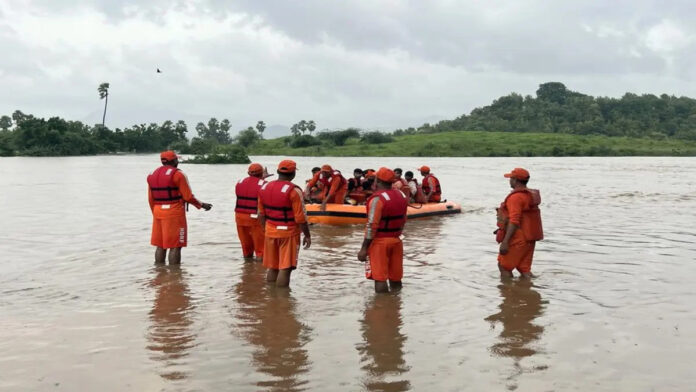 Gujarat NDRF recovered the body of a 15 year old man from Narmada river