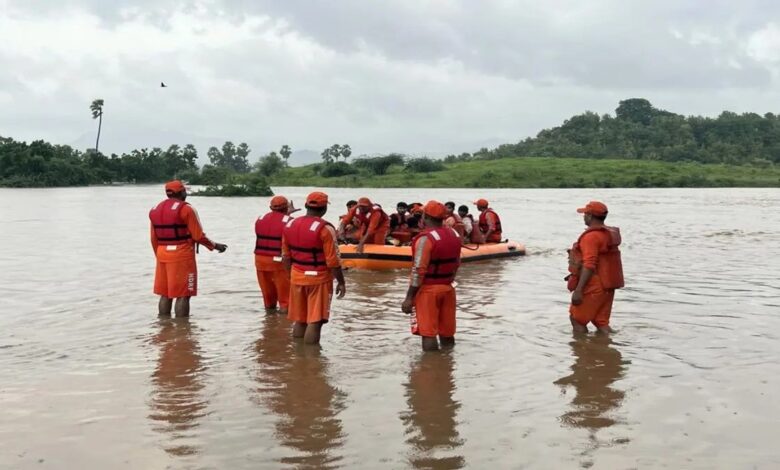 Gujarat NDRF recovered the body of a 15 year old man from Narmada river