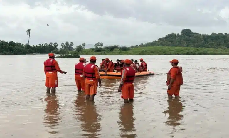 Gujarat NDRF recovered the body of a 15 year old man from Narmada river