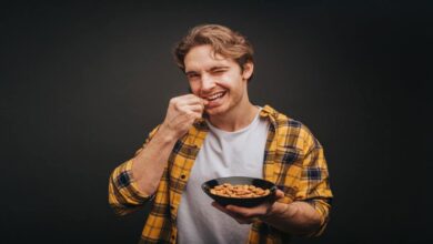 How many Almonds should one eat daily after the age of 18