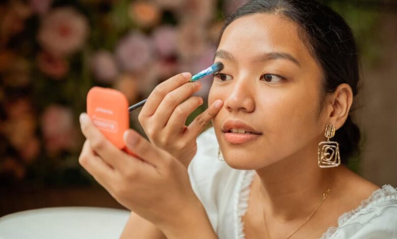 How to keep makeup from melting in summer