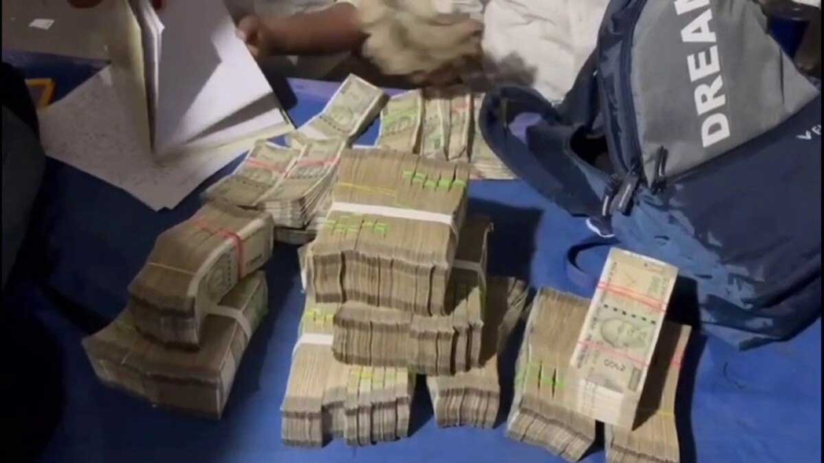 https://newsnow24x7.com/wp-content/uploads/2024/05/Rs-45-lakh-seized-from-vehicle-in-Ramgarh-Jharkhand4.jpg